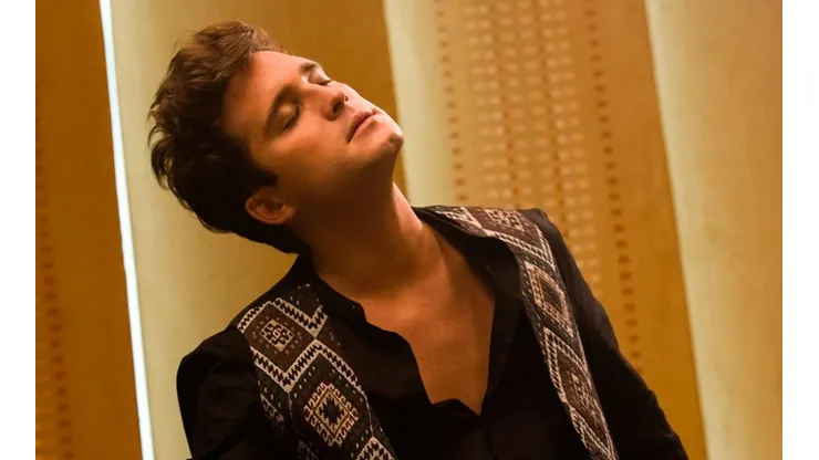 Diego Boneta seguirá en el rol de Micky, en Luis Miguel, la serie.