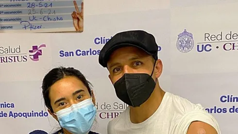 Alexis Sánchez recibió la primera dosis de la vacuna contra el Covid-19.