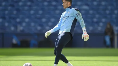 Ederson se luce en la práctica como cobrador de penales en el Manchester City.