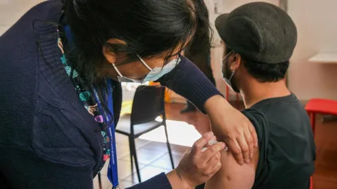 Este viernes sigue la vacunación de menores de 30 años.