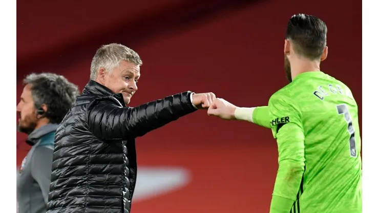 Solskjaer le choca las manos a David de Gea