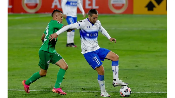 Luciano Aued abrió la cuenta de Universidad Católica ante Atlético Nacional.