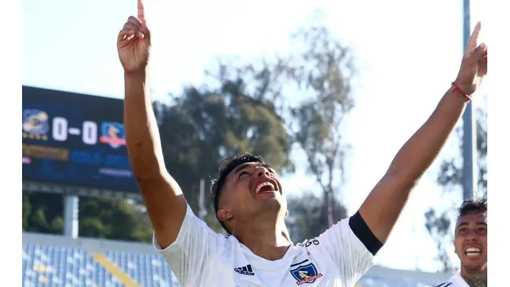 Morales dedicándole un gol a su recién fallecida madre