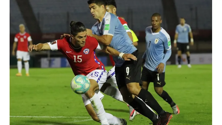 Sierralta espera ser titular en la Roja