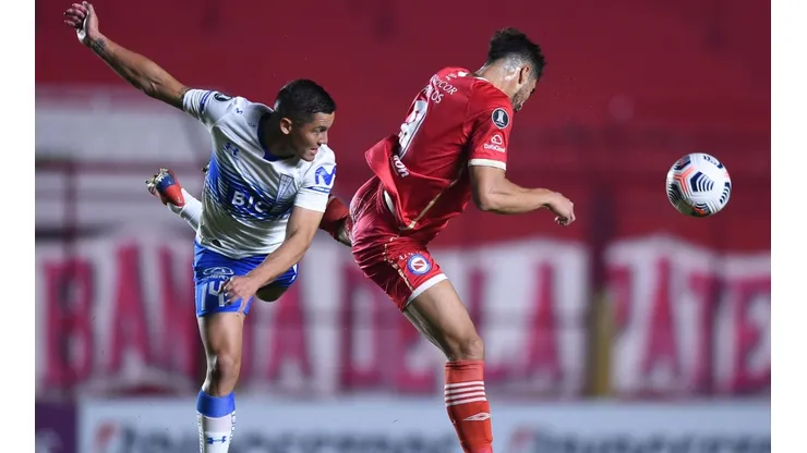 Universidad Católica podría enfrentar a Argentinos Juniors en los cuartos de final de la Copa Libertadores