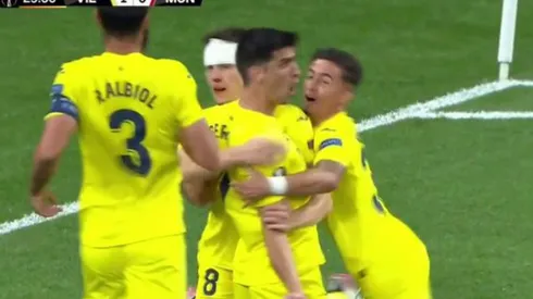 Gerard Moreno celebra con sus compañeros