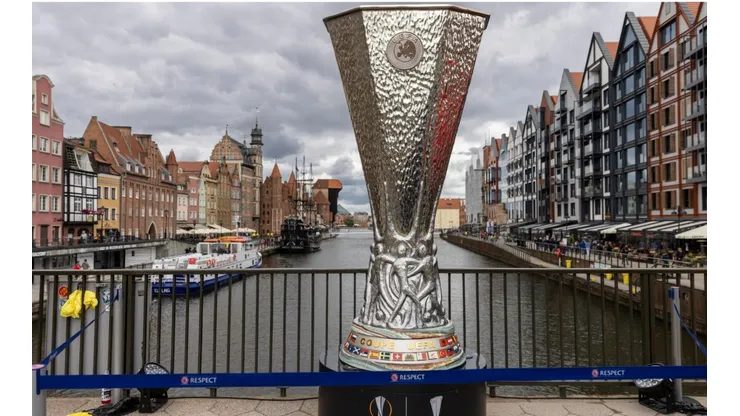 Villarreal vs Manchester United viven esta semana el especial de definiciones en Europa, con la Europa League. El trofeo está en juego.