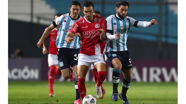Mena jugó contra Rentistas en Copa Libertadores