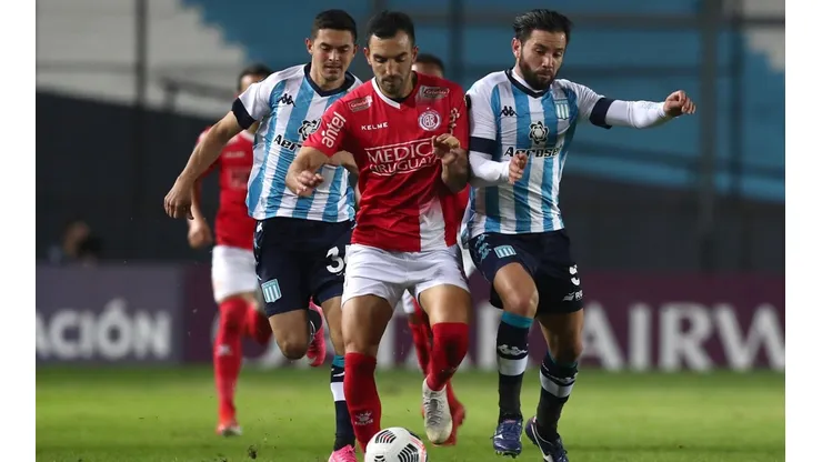 Racing de Arias y Mena consolidaron su clasificación a octavos de Copa Libertadores.