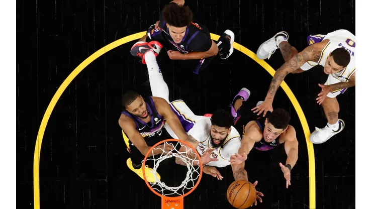 Los Lakers sufrieron una dura derrota en el primer juego de la serie de playoffs.