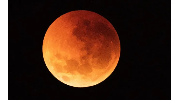 Eclipse lunar