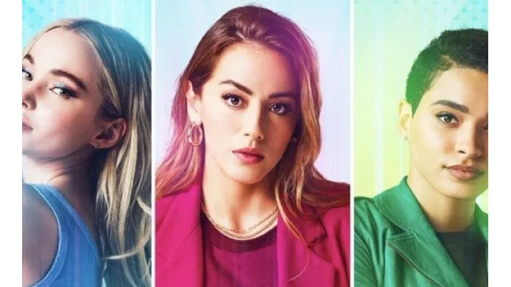Dove Cameron, Yana Perrault y Chloe Bennet con los colores distintivos de Burbuja, Bellota y Bom Bom, para la serie de acción real de Las Chicas Superpoderosas.