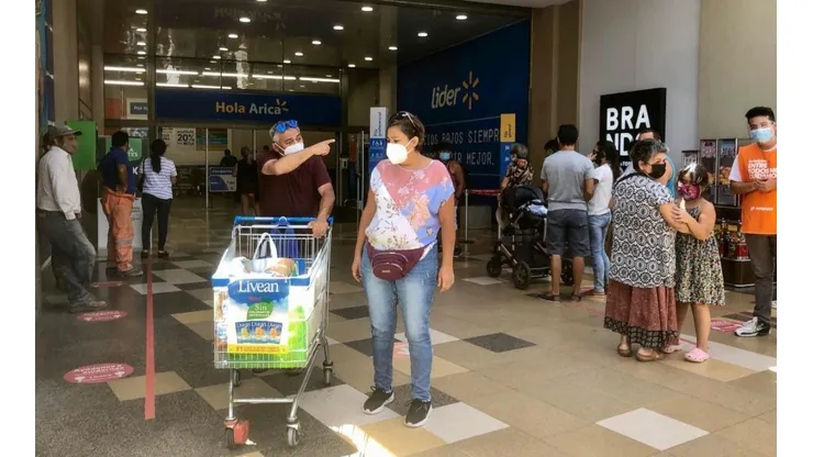 Los supermercados están abiertos de lunes a domingo en el horario que ellos dispongan.