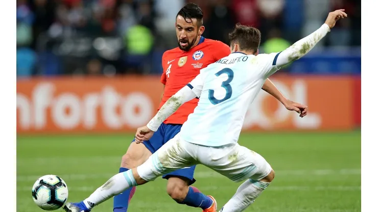 El Huaso Isla jugando ante Argentina