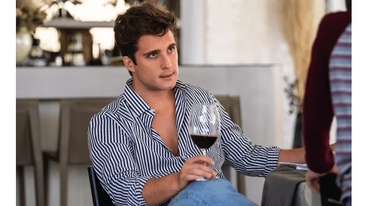 Diego Boneta como Micky en Luis Miguel, la serie.