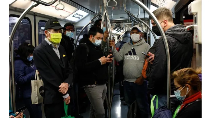 El Metro se mantiene como el transporte más requerido por los santiaguinos.