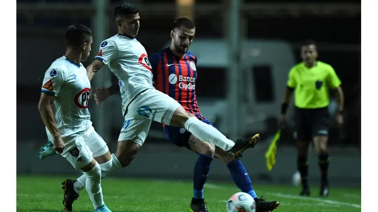 Con la obligación de vender de nuevo a San Lorenzo, Huachipato espera una ayuda de 12 de Octubre para clasificar a octavos de final.