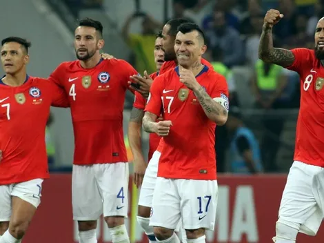 La generación dorada mantiene la bandera de la Roja