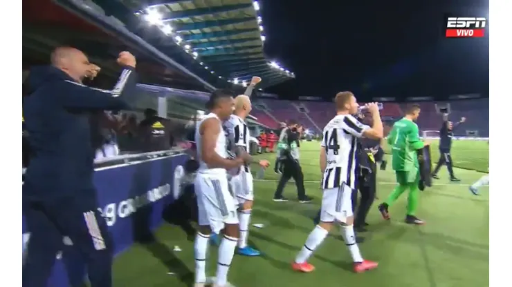 Juventus tuvo que esperar al otro partido para celebrar la clasificación a Champions en tensos minutos.