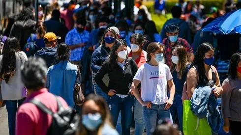 Además de los cambios en el Plan Paso a Paso, se está evaluando entregar un carnet verde a las personas vacunadas.