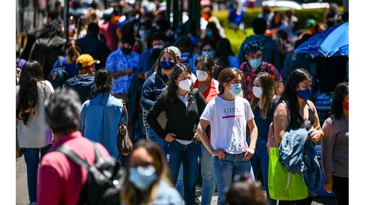 Además de los cambios en el Plan Paso a Paso, se está evaluando entregar un carnet verde a las personas vacunadas.