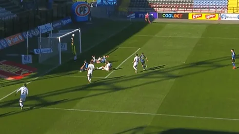 Brayan Cortés tapó una pelota de forma espectacular