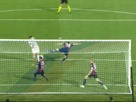 Un desesperado Gary no pudo evitar en la línea el gol de la Juve