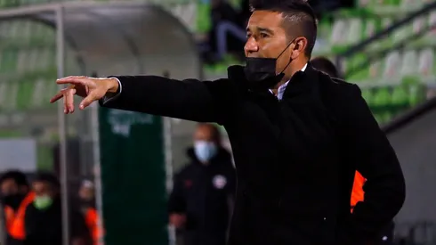 Rivero se estrenó en la banca de Wanderers con un empate sin goles ante O'Higgins.