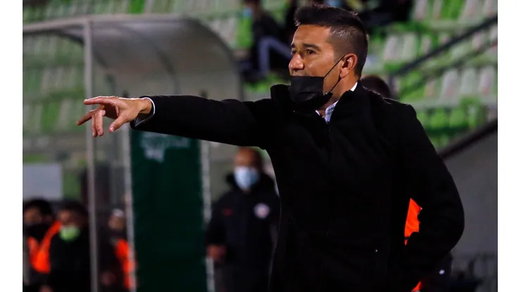 Rivero se estrenó en la banca de Wanderers con un empate sin goles ante O'Higgins.
