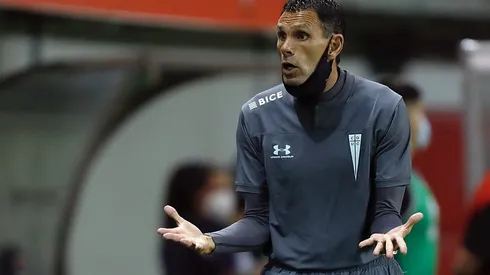 Gustavo Poyet no está conforme con el desempeño de Universidad Católica desde su llegada