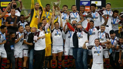 Mauricio Isla sumó su tercer título con la camiseta de Flamengo.