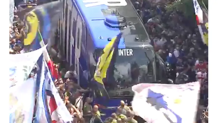 Cientos de hinchas llegaron a apoyar al Inter ante Udinese