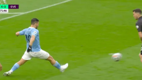 Agüero anotó un doblete ante Everton en su despedida del City