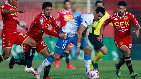 Camarín hispano festejó con todo el triunfo sobre la UC.