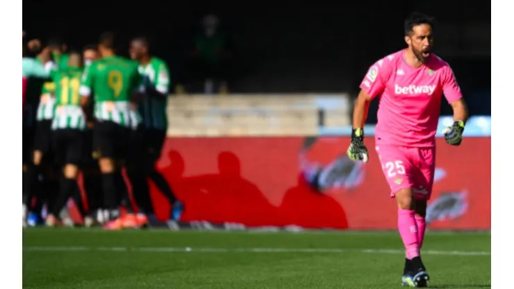 Bravo celebró con todo el paso a la Europa League