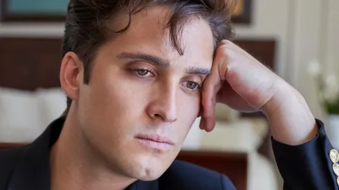 Micky está triste, se acerca el final de la segunda temporada de Luis Miguel, la serie.