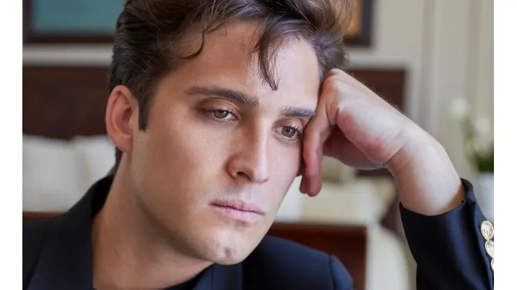 Micky está triste, se acerca el final de la segunda temporada de Luis Miguel, la serie.