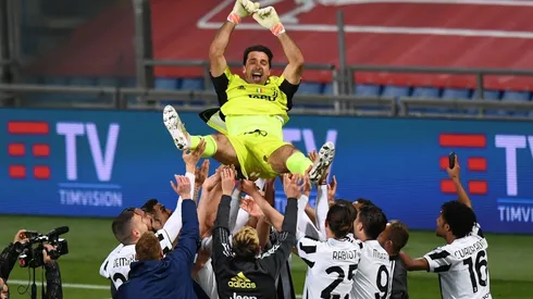 Gianluigi Buffon fue homenajeado por sus compañeros de Juventus tras la final de Copa Italia.
