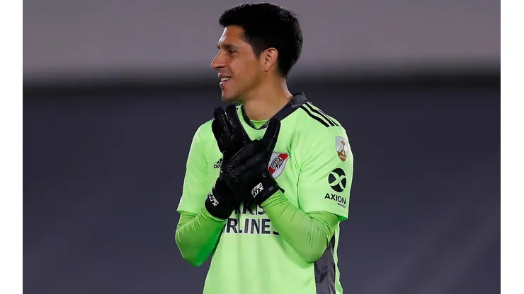 Enzo Pérez como arquero