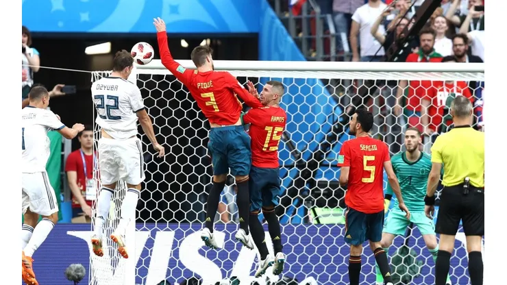 El criterio para cobrar manos va a cambiar en el fútbol