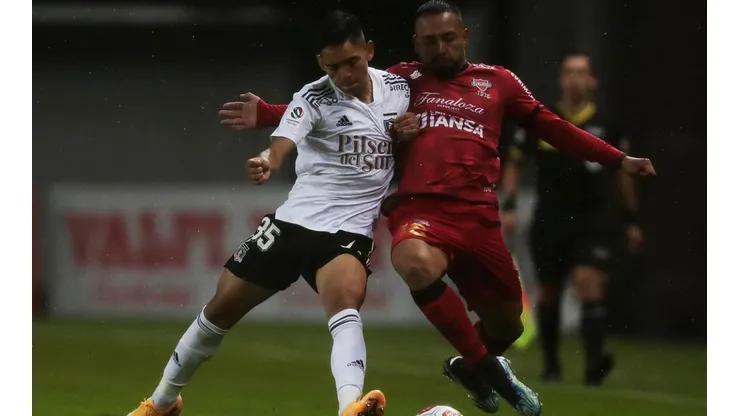 Joan Cruz jugando ante Ñublense