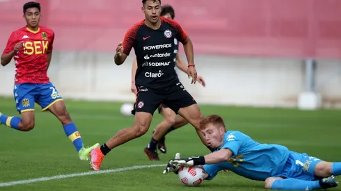 Lasarte sigue trabajando con futbolistas locales su idea de juego.