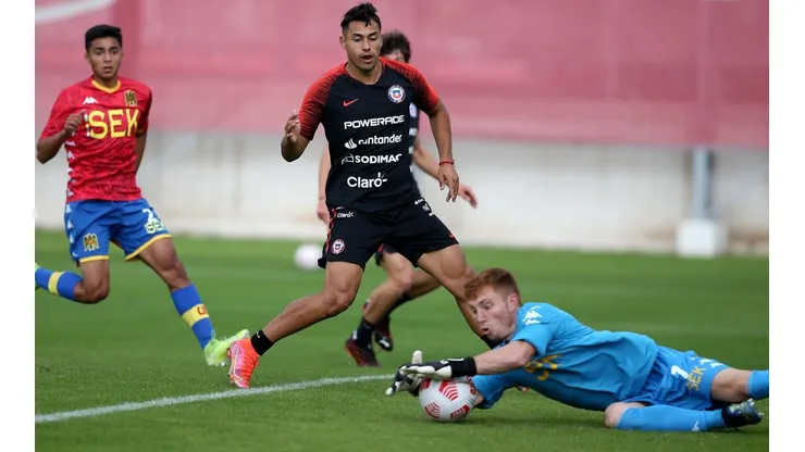 Lasarte sigue trabajando con futbolistas locales su idea de juego.