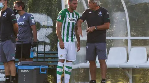Joaquín recibe instrucciones de Pellegrini en el Betis