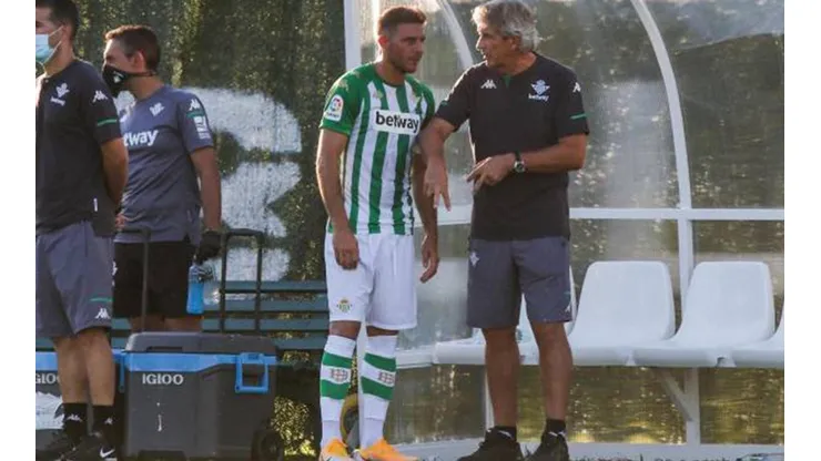 Joaquín recibe instrucciones de Pellegrini en el Betis