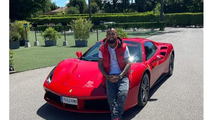 Arturo Vidal llegó a entrenar con su joyita tuerca
