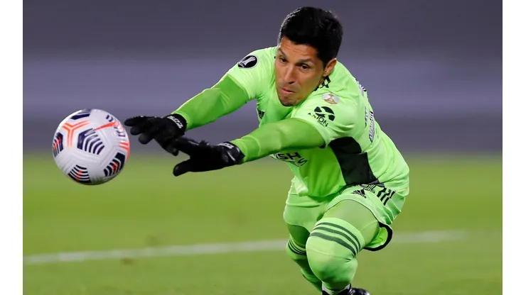 El mundialista Enzo Pérez jugó lesionado y al arco: River Plate ganó igual.