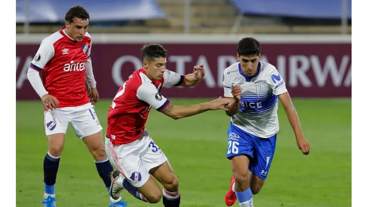 Universidad Católica visita a Nacional en Montevideo para seguir con vida en la Copa Libertadores 2021, y conseguir el pasaje a octavos de final.