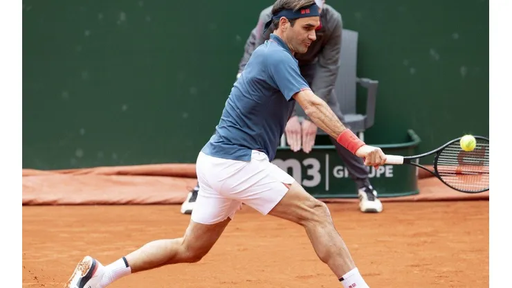 Roger Federer no pudo volver con victoria pese a mostrar destellos de su nivel.