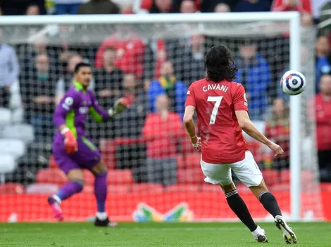 Video: Cavani se luce con gol de vaselina desde el medio